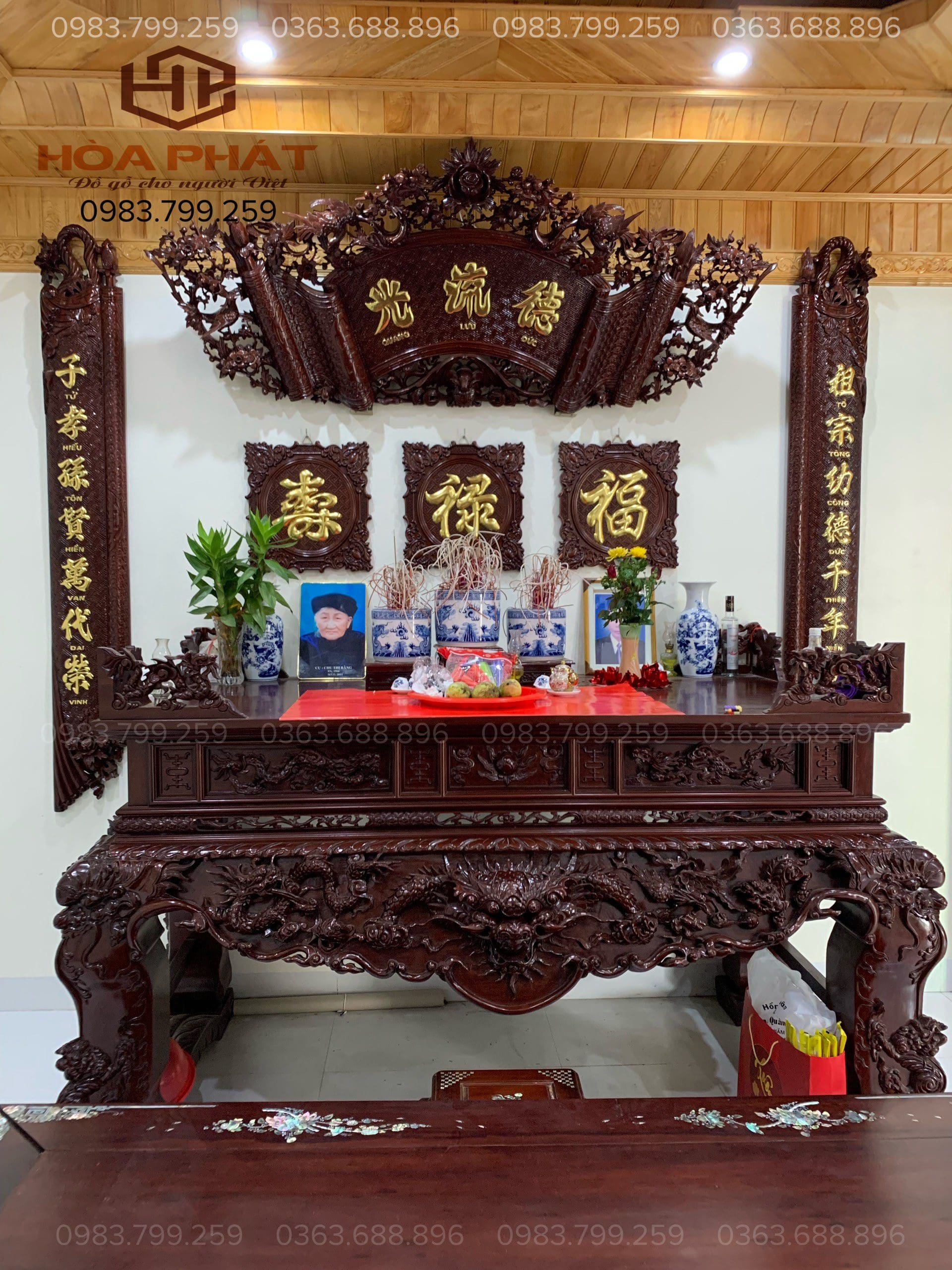 Bố cục bàn thờ gia tiên cân xứng giữa các vật phẩm thờ cúng
