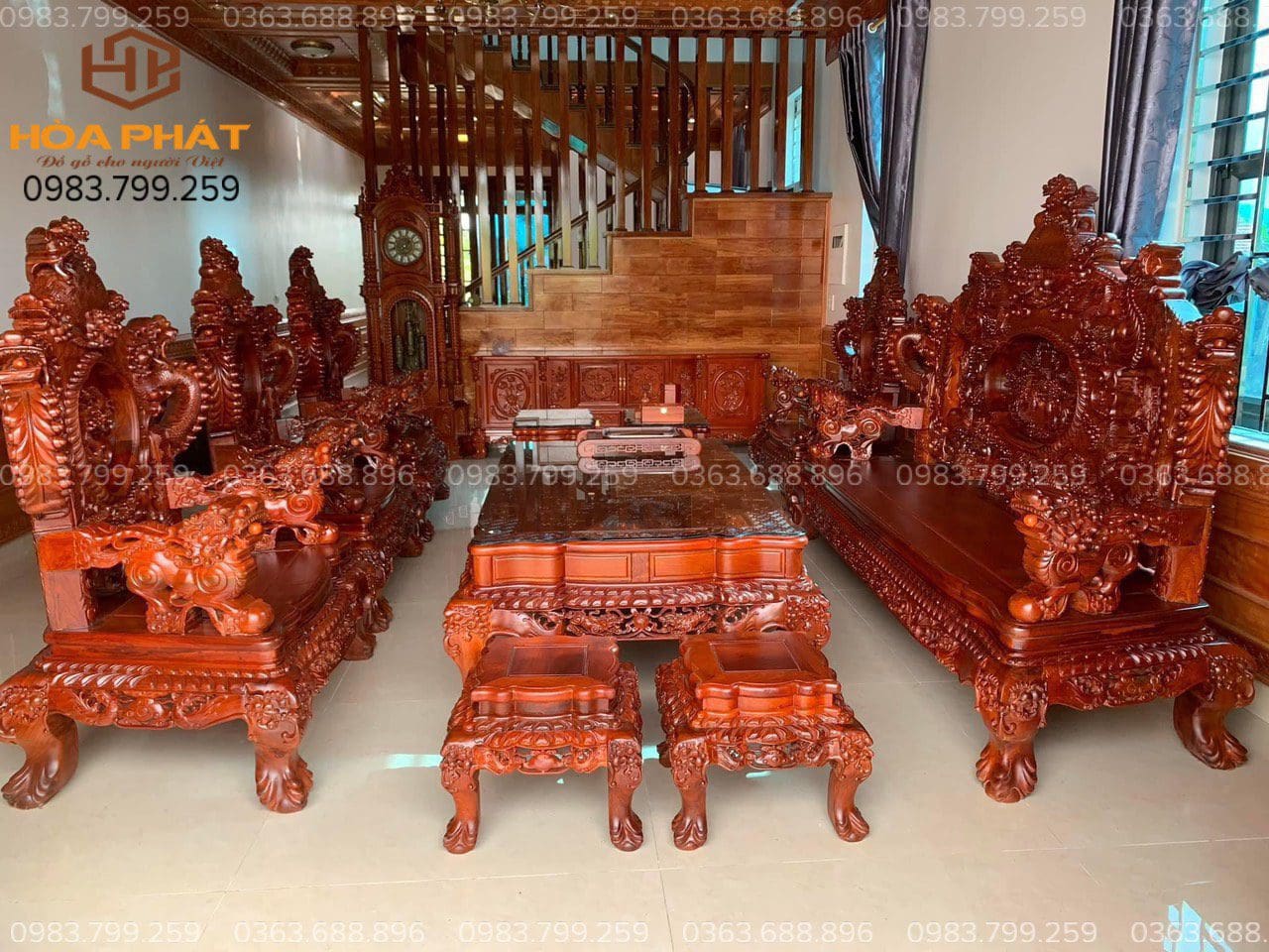 Lựa chọn đồng hồ cây hài hòa với tổng thể nội thất phòng khách