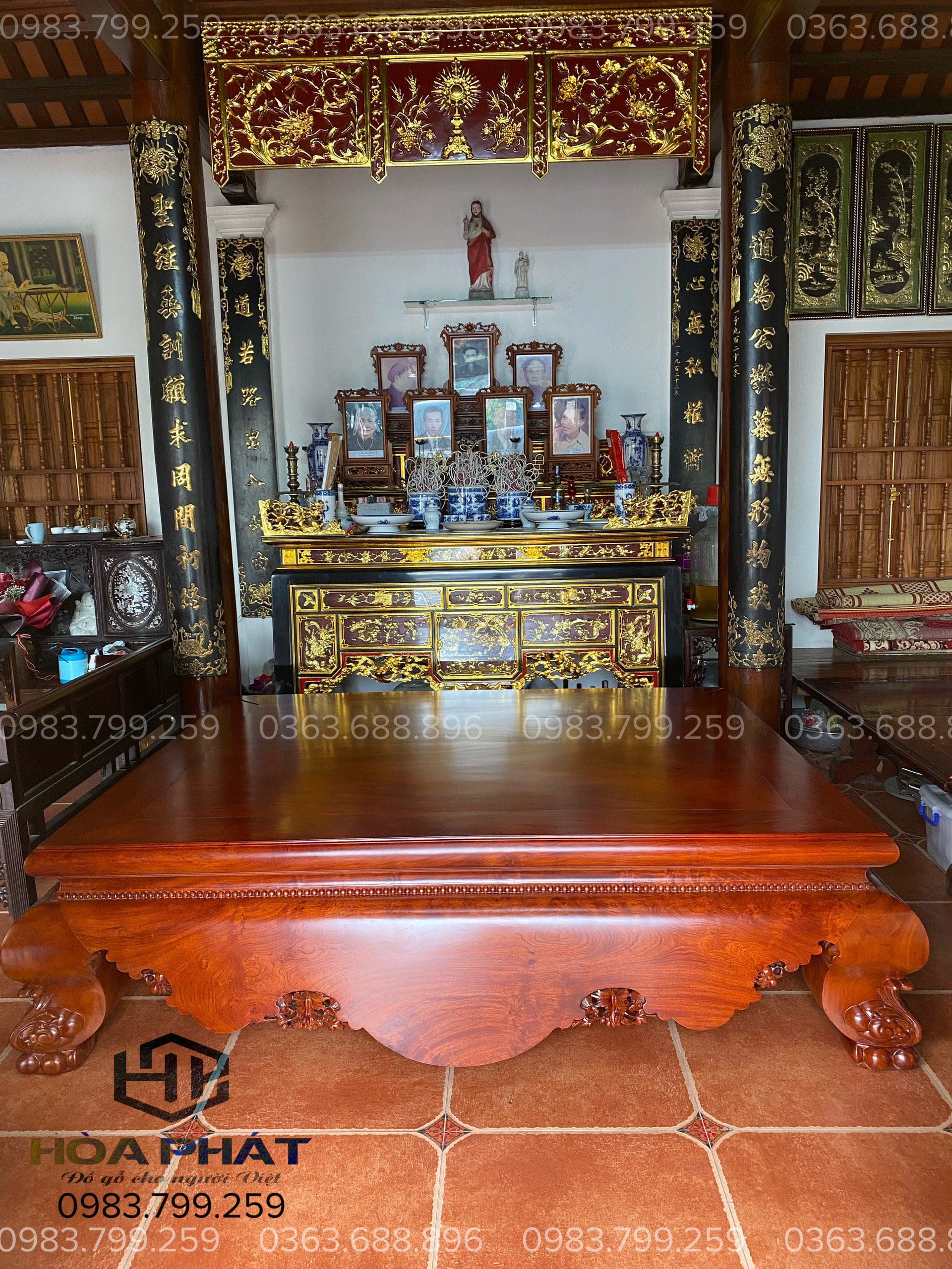 Bộ bàn ghế gỗ phòng khách được thiết kế phù hợp với diện tích và phong cách nội thất.