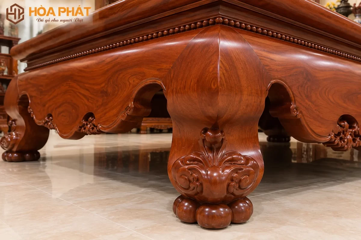 Chân quỳ khỏe khoắn tạo sự vững chãi và bề thế cho mẫu Sập Thờ Trơn Gỗ Gụ.