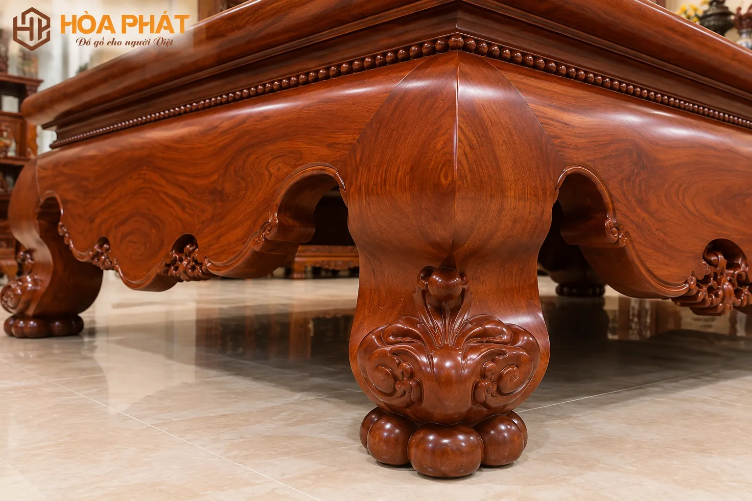 Sập trơn chân quỳ với hệ chân chắc chắn và kiểu dáng cổ điển.
