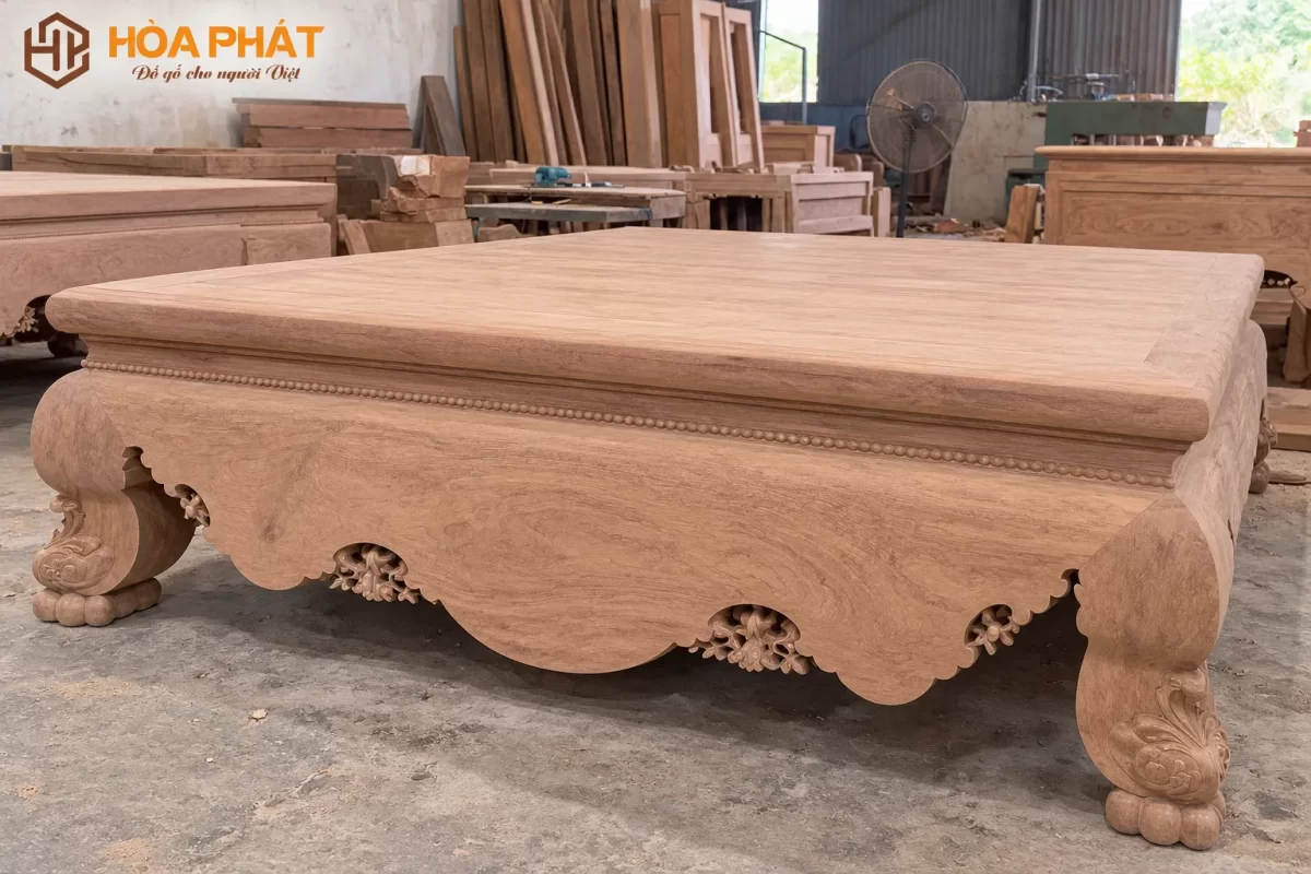 Sập Thờ Trơn Gỗ Gụ nguyên khối được chế tác thủ công tại Đồ Gỗ Hòa Phát.