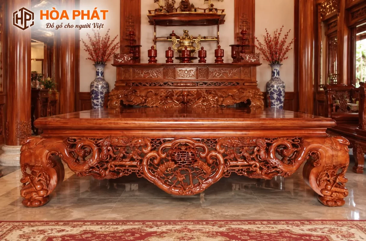 Sập Gỗ Gụ Ngũ Phúc Kim Tiền màu cánh gián trong không gian nội thất truyền thống