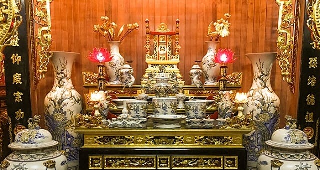 Bàn Thờ Đầy Đủ Gồm Những Gì? Hướng Dẫn Bày Trí Hợp Phong Thủy Ban-tho-day-du-gom-nhung-gi-01