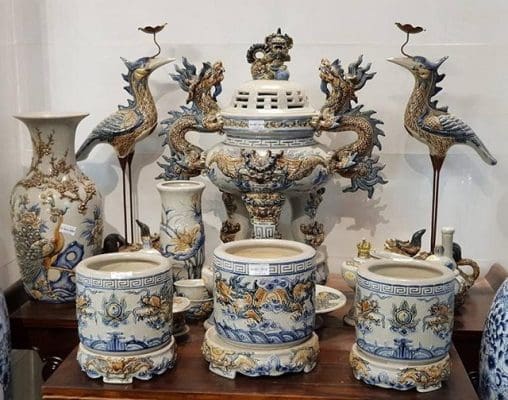 Bàn Thờ Đầy Đủ Gồm Những Gì? Hướng Dẫn Bày Trí Hợp Phong Thủy Ban-tho-day-du-gom-nhung-gi-02