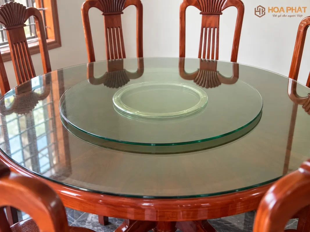 Mặt kính cường lực xoay tiện lợi khi dùng bữa và lấy thức ăn