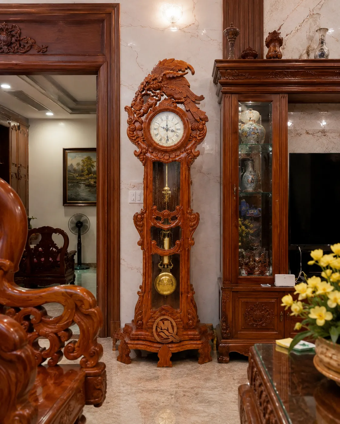 Đồng Hồ Cây Quả Lắc Gỗ Tự Nhiên | Đồ gỗ Hòa Phát Đồng hồ cây quả lắc phù hợp với phòng khách, biệt thự và không gian truyền thống