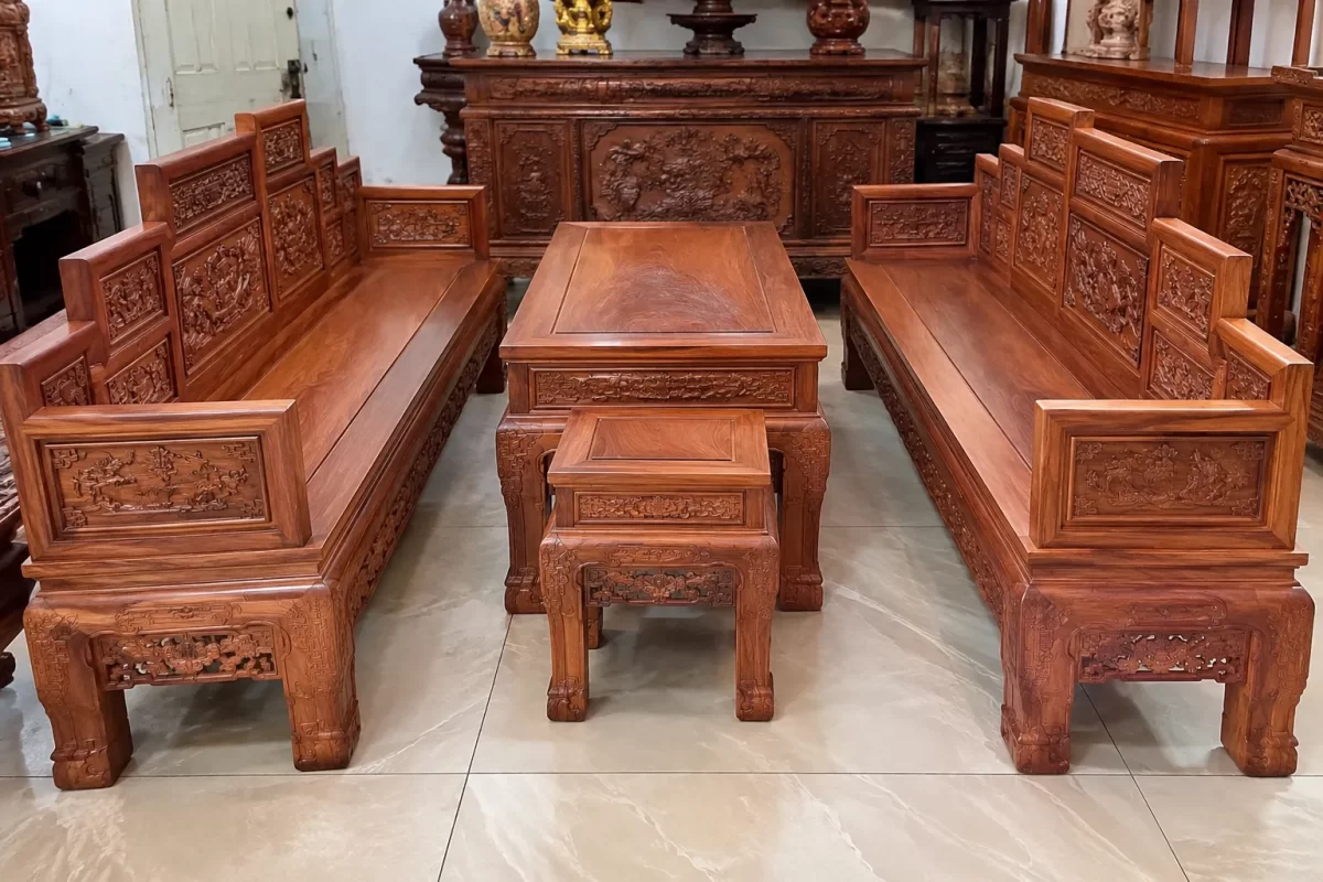 Trường kỷ gỗ hương thu hút nhờ sắc gỗ ấm và đường vân đặc trưng, thích hợp với phong cách nội thất gỗ tự nhiên.